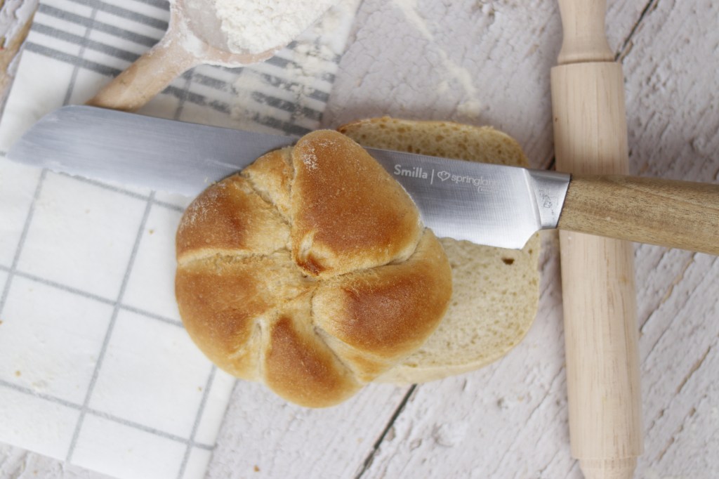 Frische Handsemmel am Morgen nimmt Kummer und&nbsp;Sorgen